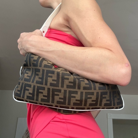 Authentic Fendi Zucca shoulder bag - Picture 2 of 15